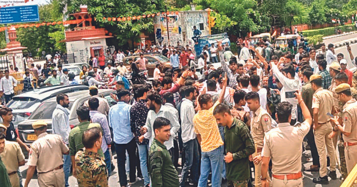 Protest at RU: Police resorts to lathi-charge